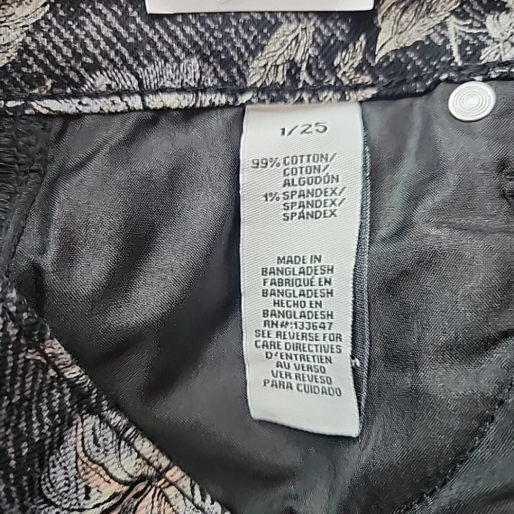 Celebrity Pink Cotton Blend Size 1/25 Black Floral High Rise MOM Denim Jeans NEW